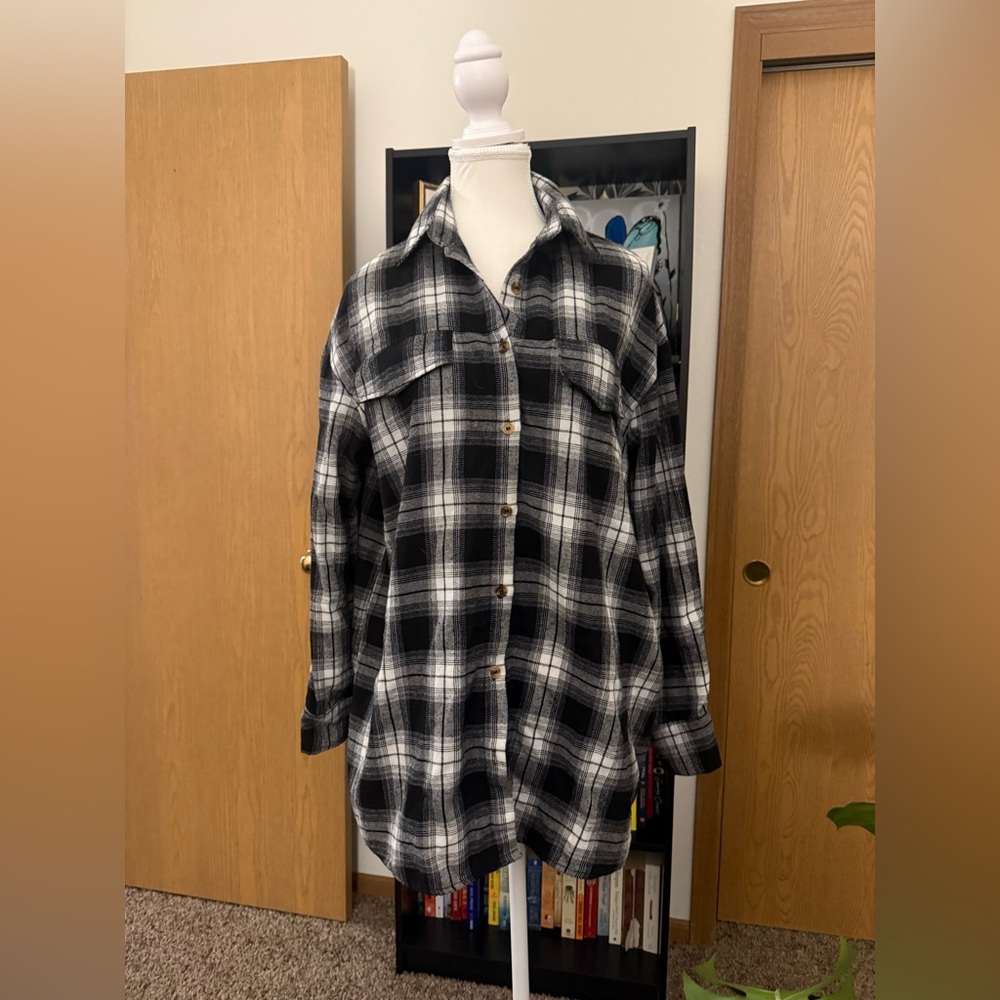 PrettyLittleThing Monochrome Plaid Button Down Flannel Shirt in Black and White